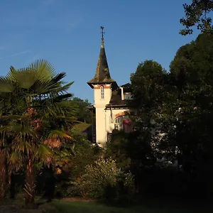 Petit Chateau Bed & Breakfast